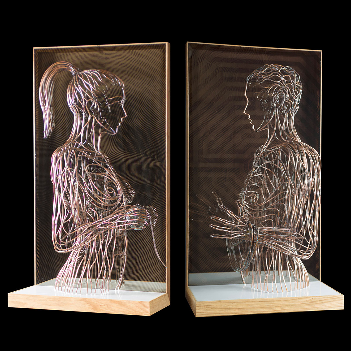 Stefano Bonzano, Arianna e Teseo, scultura in filo di rame applicata su lastra specchiante, 2014