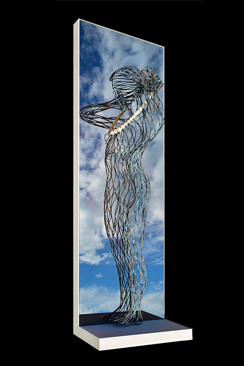 Stefano Bonzano, Collana con nubi, scultura in filo di rame applicata su lastra specchiante e collana di conchiglie, 2014